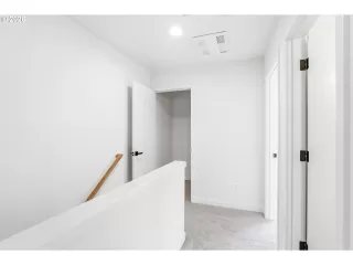 Photo #5: 405315334 Listing