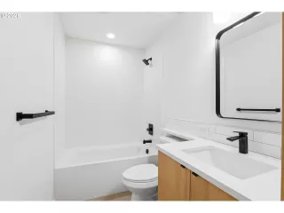 Photo #6: 405315334 Listing