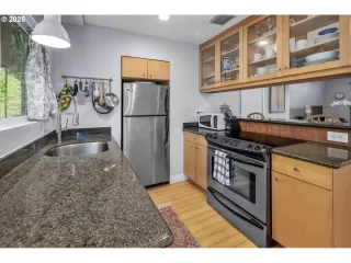 Photo #4: 406129225 Listing