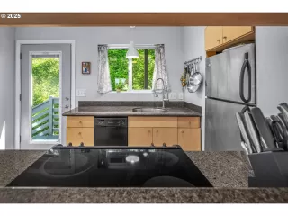 Photo #5: 406129225 Listing