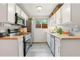 Photo #1: 406283817 Listing 