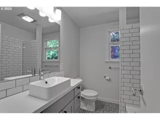 Photo #5: 406999198 Listing