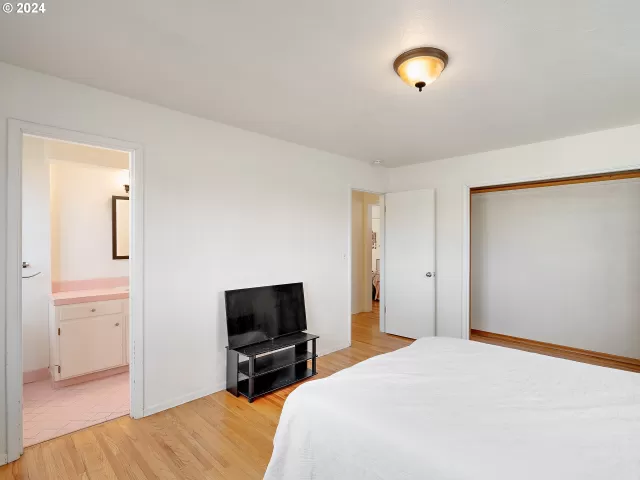 MLS: 407200124 Condo For Sale