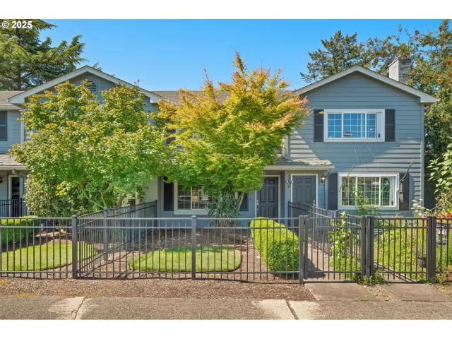 MLS: 407474381 Condo For Sale