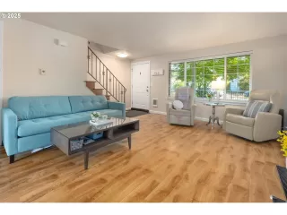Photo #6: 407474381 Listing
