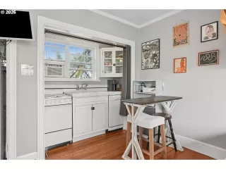 Photo #3: 407764223 Listing 