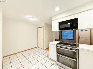 Photo #3: 408419298 Listing