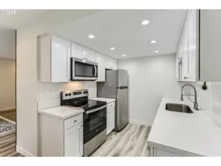 Photo #4: 408683745 Listing