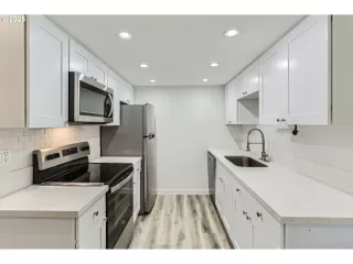 Photo #5: 408683745 Listing