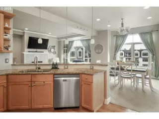 Photo #3: 408719717 Listing