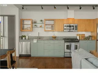 Photo #5: 408767145 Listing