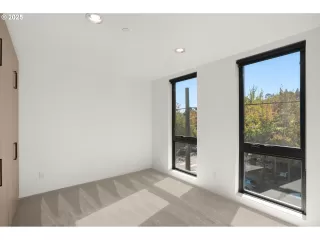 Photo #6: 408886256 Listing 