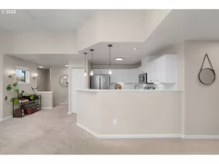 Photo #1: 408928015 Listing 