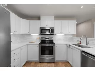 Photo #3: 408928015 Listing 