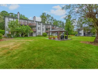 Photo #6: 408990966 Listing 