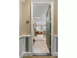 Photo #3: 409105854 Listing