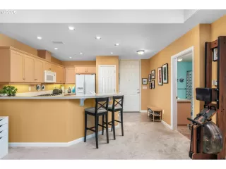 Photo #5: 409105854 Listing