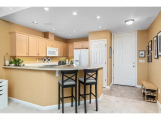 Photo #6: 409105854 Listing