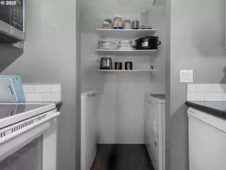 Photo #5: 409540016 Listing 