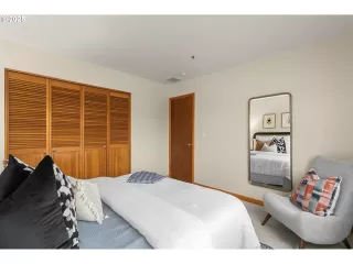 Photo #6: 409716314 Listing