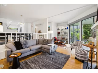 Photo #4: 409955946 Listing 