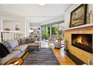 Photo #5: 409955946 Listing 