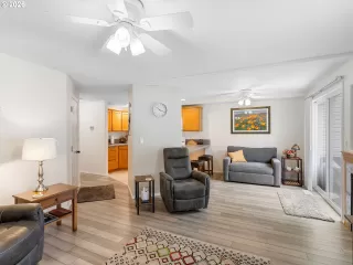 Photo #4: 410475933 Listing 