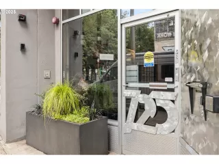 Photo #2: 410903625 Listing 