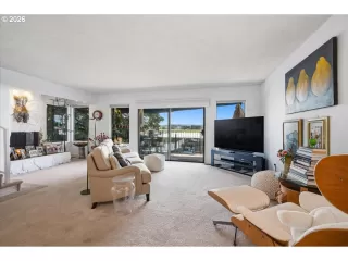 Photo #5: 412004422 Listing