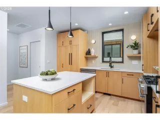 Photo #4: 412179489 Listing