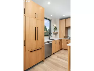 Photo #5: 412179489 Listing