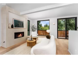 Photo #6: 412179489 Listing