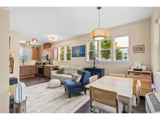 Photo #5: 412219127 Listing