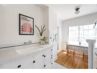 More Details about MLS # 412647459 : 2829 SE BELMONT ST 205