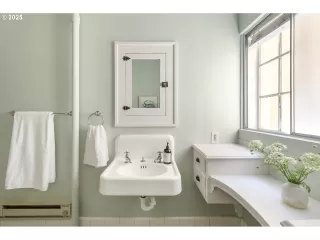 Photo #2: 412647459 Listing