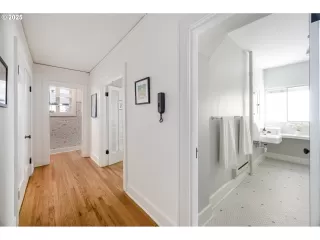 Photo #5: 412647459 Listing