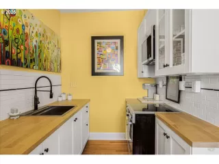 Photo #6: 413171928 Listing