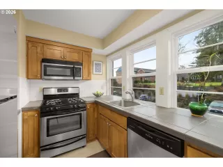 Photo #5: 413294895 Listing