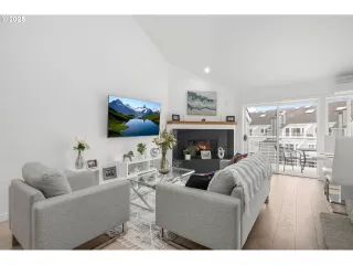 Photo #5: 414114447 Listing