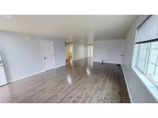 Photo #4: 415551206 Listing