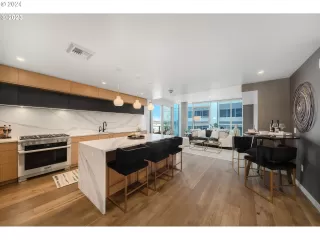 Photo #4: 415589636 Listing 