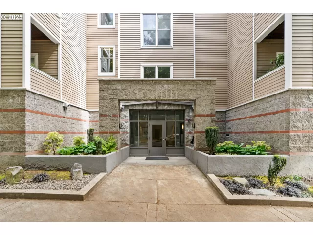 MLS: 415890221 Condo For Sale