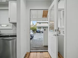 Photo #3: 416002145 Listing 