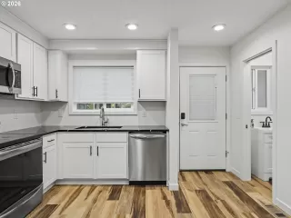 Photo #4: 416002145 Listing 