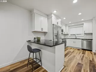 Photo #5: 416002145 Listing 