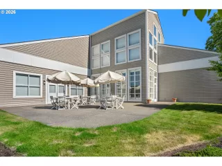 Photo #3: 416079591 Listing