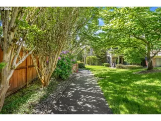 Photo #5: 416079591 Listing