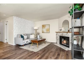 Photo #2: 416588094 Listing