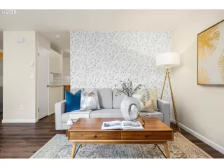 Photo #4: 416588094 Listing