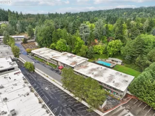 Photo #5: 416741282 Listing